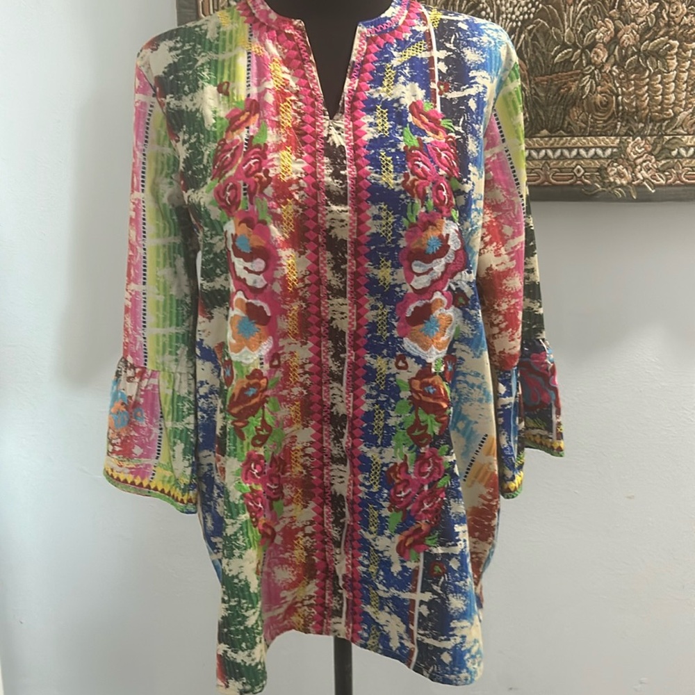 L & B Multicolor Floral Embroidery Accent Pull‎ On Top. Size S (450J)